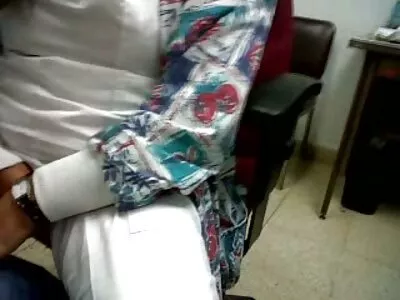 டீன் இரண்டு டிக்ஸுக்கு சேவை செய்கிறார்