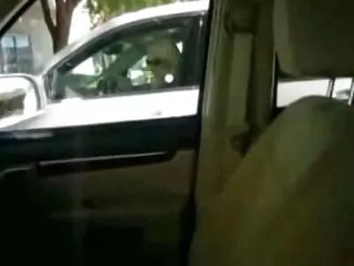 நாக்கைத் துளைக்கும் ஆர்வமுள்ள சேரி