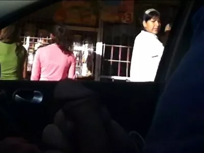 இளம் ஆசியன் மெல்ல உறிஞ்சி, கேமரா முன் அவனை அரவணைத்தார்