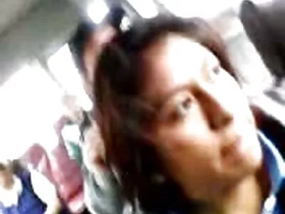 அவளிடமிருந்து ஊதுகுழலுக்குப் பிறகு குட்டிக்கு முகச் சுமை கிடைக்கிறது