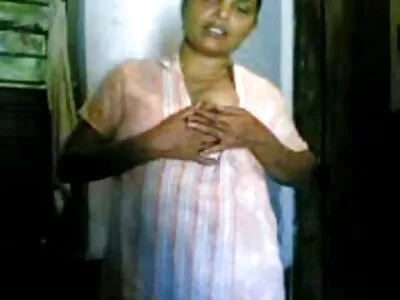 ஒரு அழகான ஆசிய குஞ்சுக்கு அதிர்வு