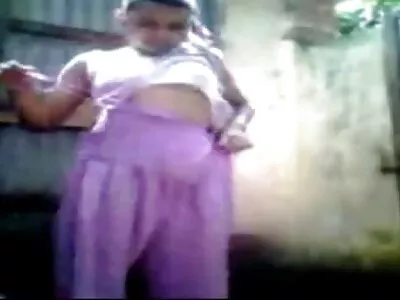 இயற்கையான டைட்கள் நக்குகின்றன
