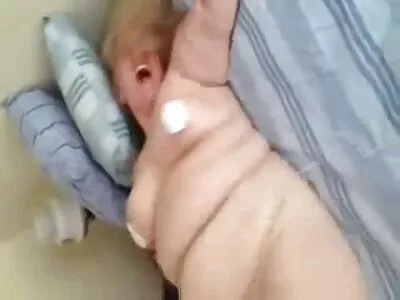 GILF ஒரு கடினமான போனரை உறிஞ்சுகிறது