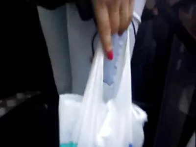 அவள் சில அடிப்பதற்கு தகுதியானவள்