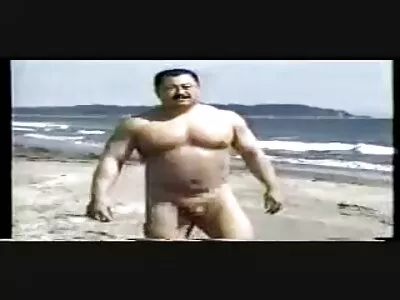 பொன்னிற ஸ்லட் அவளது முகத்தை நண்பனால் கசக்கிறாள்