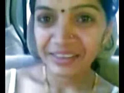 இளஞ்சிவப்பு பீவர் ஒட்டுவதற்கு தயாராக உள்ளது