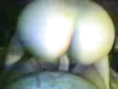வெப்கேமரில் அழகான பஸ்டி டீன் கீற்றுகள்