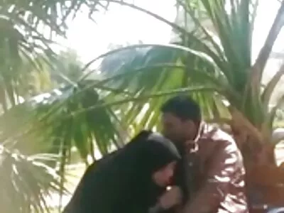 மிகவும் அழகான அமெரிக்க பெண் ஒரு ரியாலிட்டி அமெச்சூர் நிகழ்ச்சியில் ஒரு ப்ளோஜோப்பை உருவாக்குகிறார்