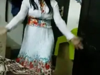 சூடான மில்ஃப் பெரிய சேவலை உறிஞ்சுகிறது