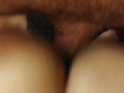 ஸ்லட் மெல்ல சவாரி செய்து லெஸ்பியன் நக்கினார்