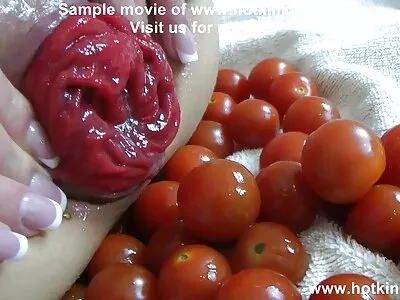 ஒரு காரில் ஒரு உயரதிகாரி பரத்தையை ஏமாற்றினார்