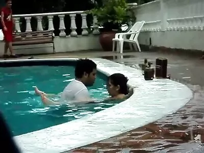 அழகான அழகி அன்பே ஒரு டிக் வேண்டும்